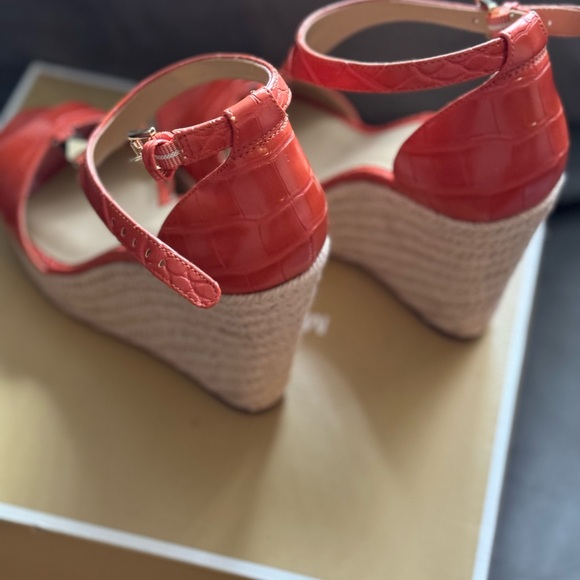 MICHAEL KORS SANDALS - Picture 2 of 5